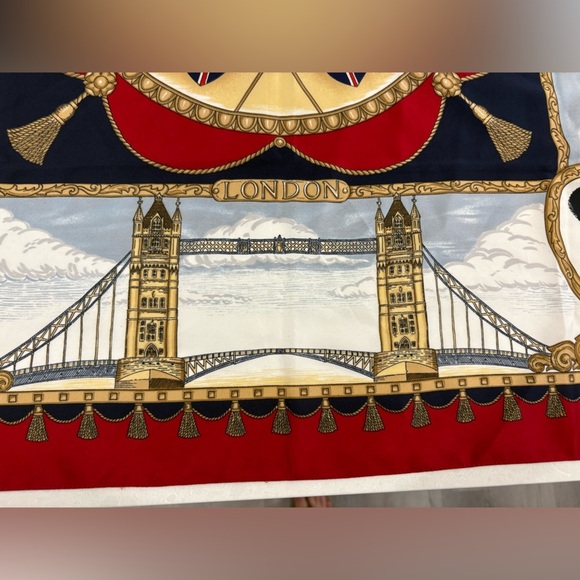 Tie Rack "Art of the Scarf" London Square Scarf - Picture 8 of 15